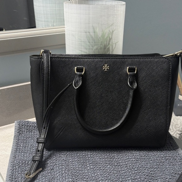Tory Burch Handbags - Tory Burch Robinson tote